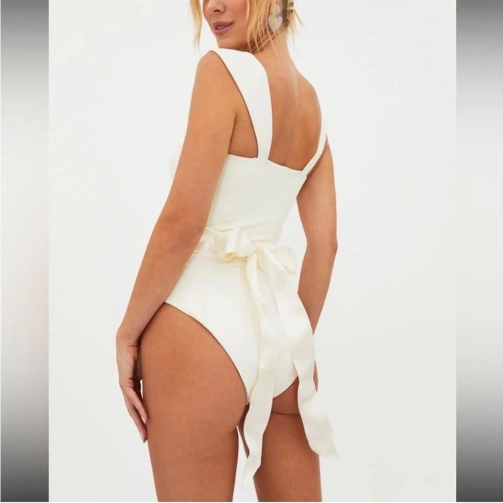 Beach Riot x Madison LeCroy Maven One Piece Swimsuit in Ivory Sz M **No Belt** - Picture 2 of 9